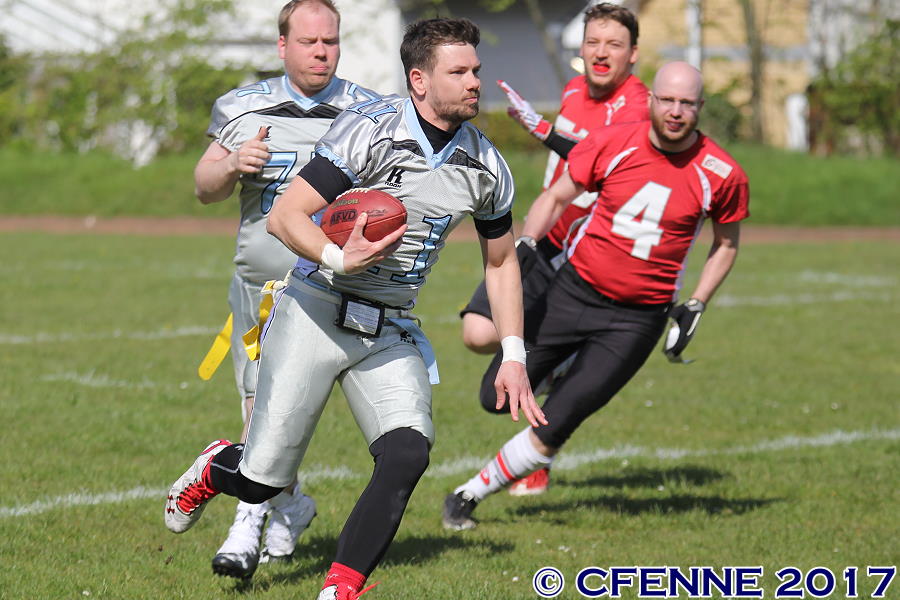 20170430flagravens-piosnappers485.jpg
